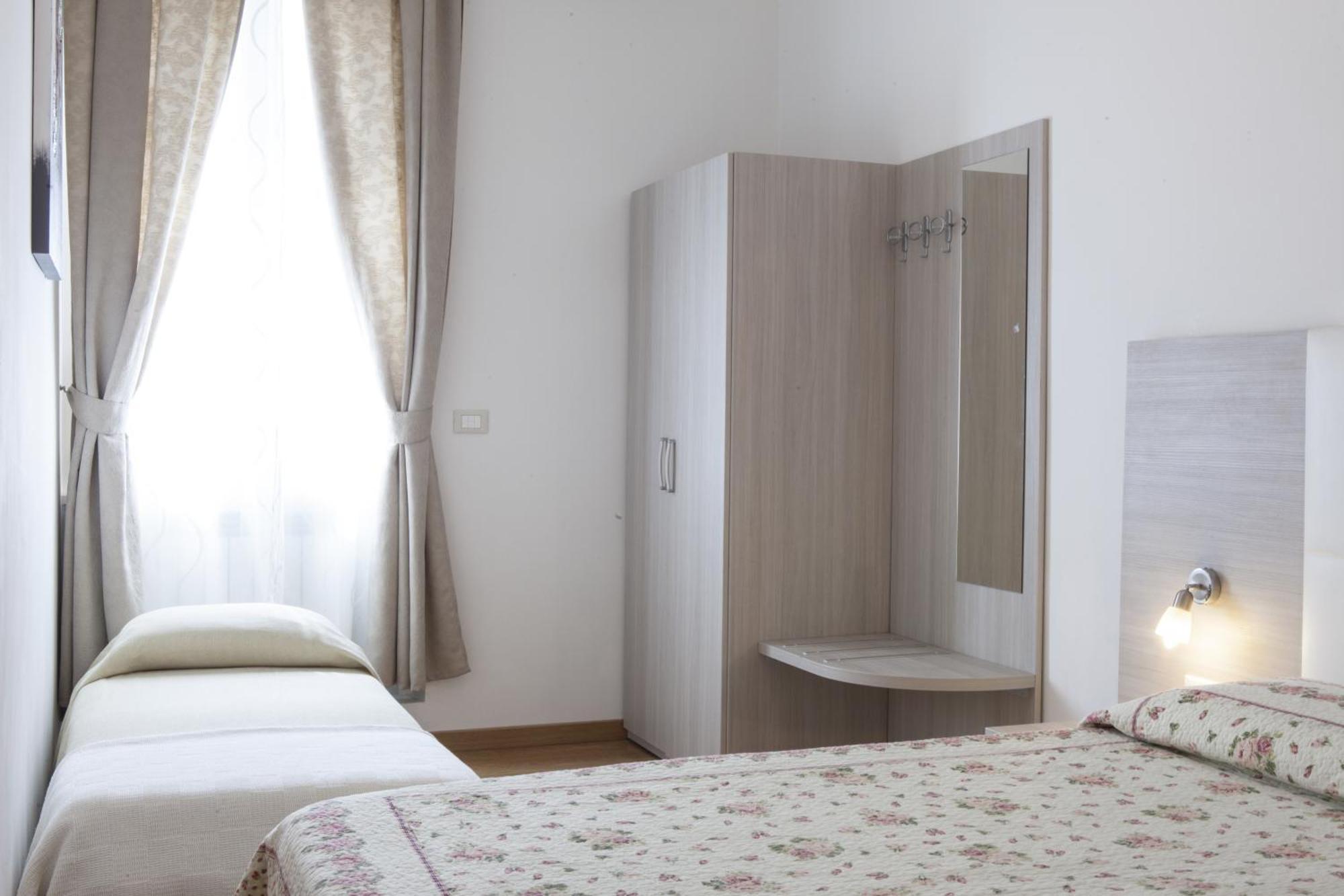 Hotel Amalfi Μιλάνο Δωμάτιο φωτογραφία